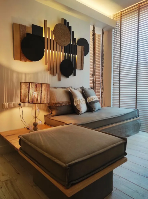 Basement Suite with sea view