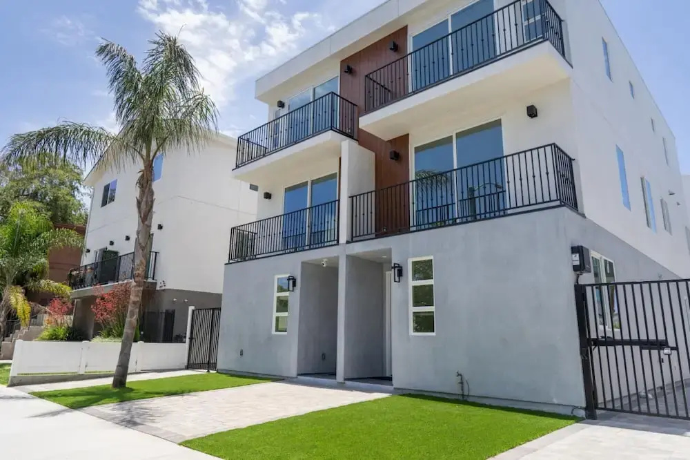 Modern 3-4 BR Townhome Built 2023 w Office Bonus Room Garage EV Charger p64
