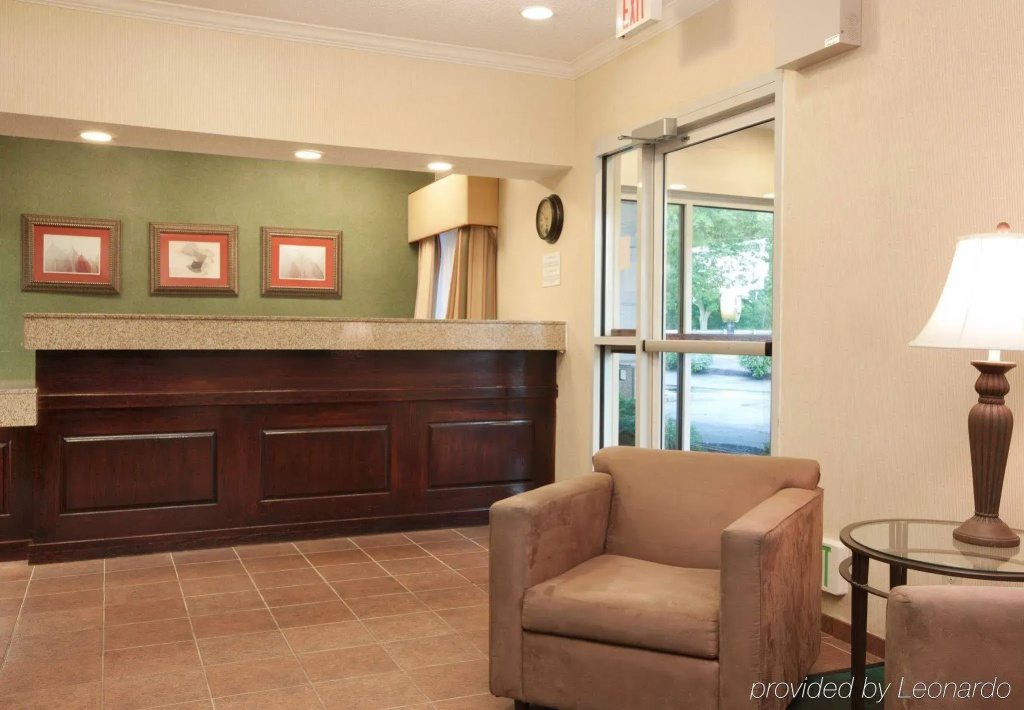 Lobby & Reception