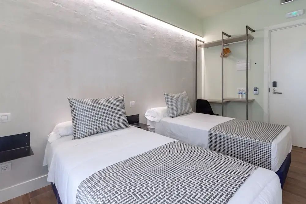 Standard Double room (2 twin beds)
