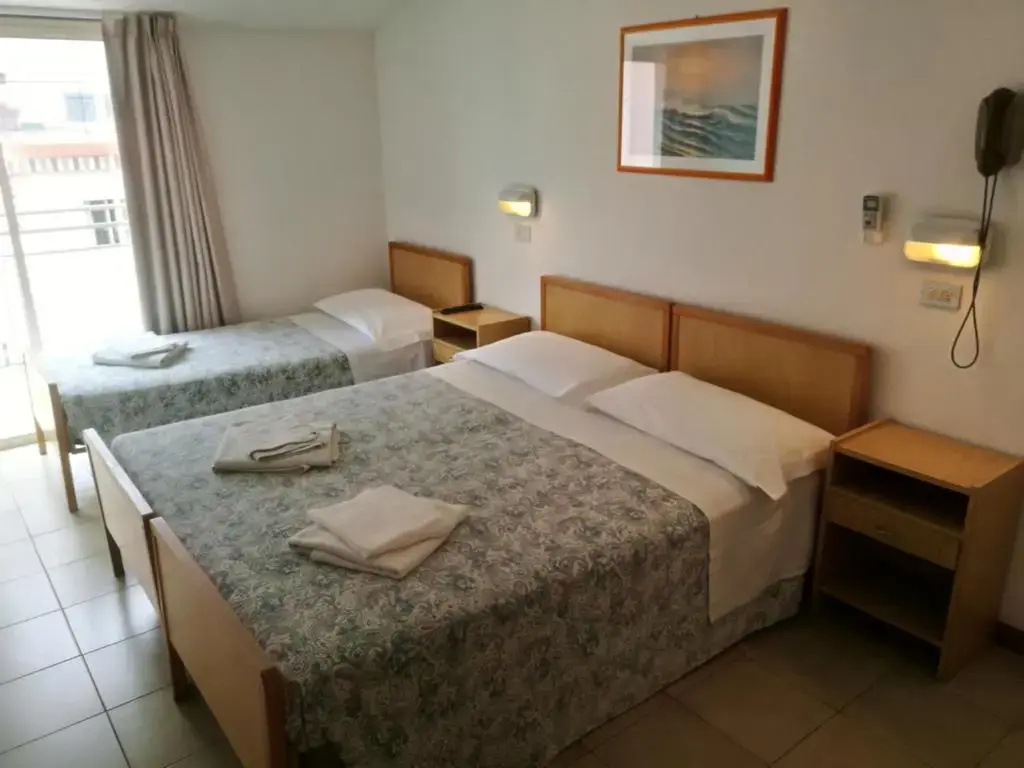Standard Triple room with balcony