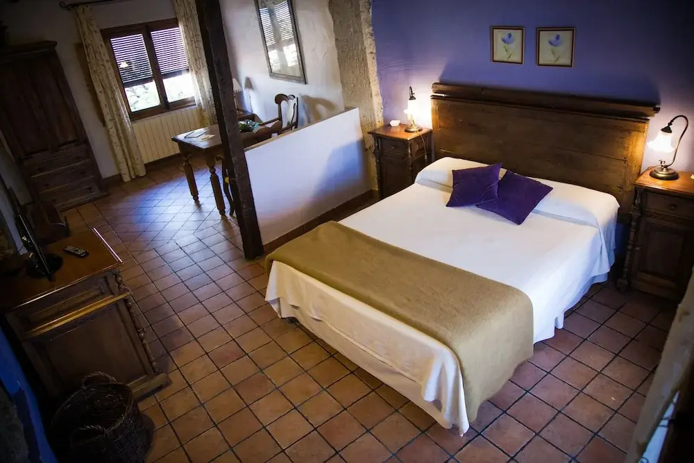 Double Suite full double bed