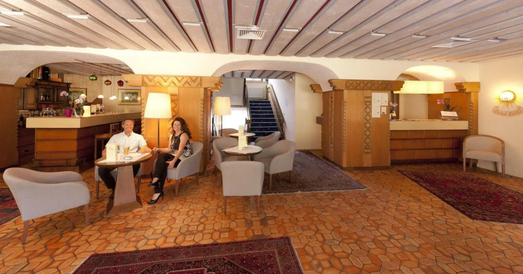 Lobby & Reception