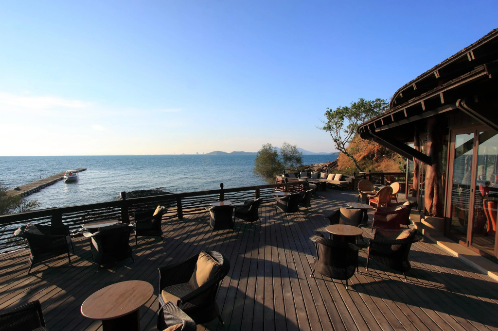 Beach & Waterfront