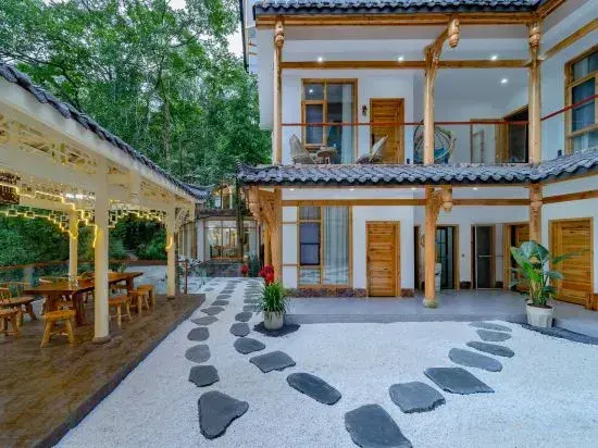Mount Qingcheng Shanlishan Secret Forest Hot Spring Homestay