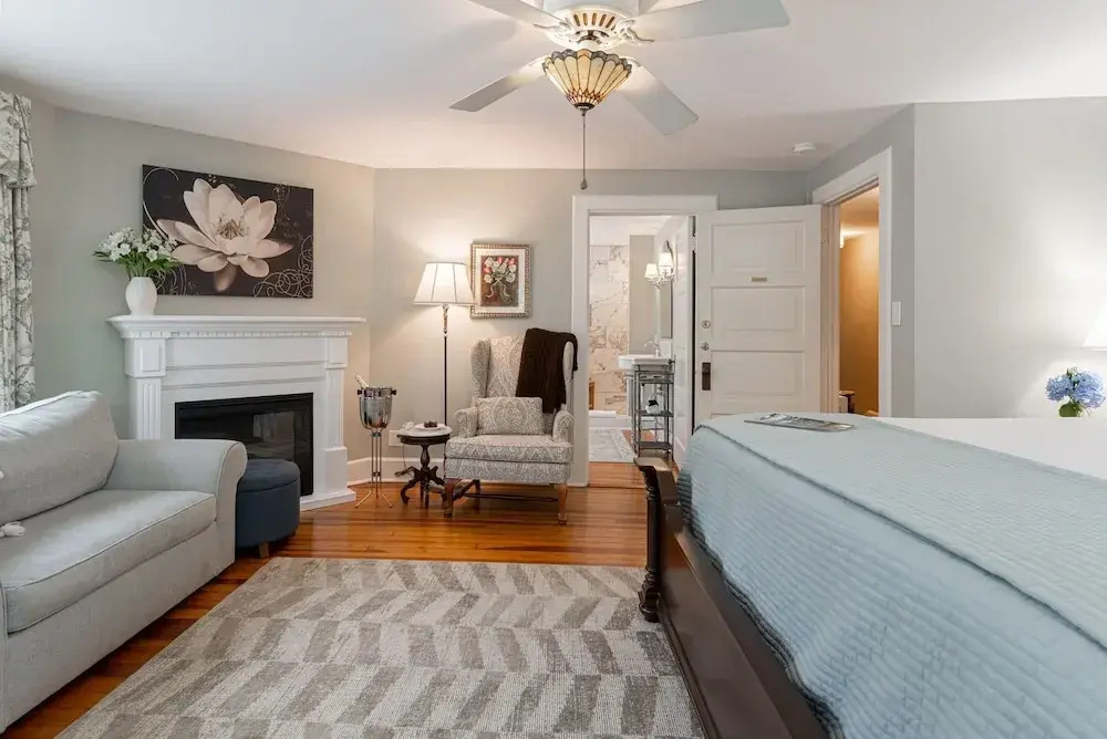 Double Suite (full double bed)