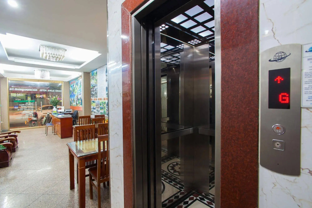 Lobby & Reception