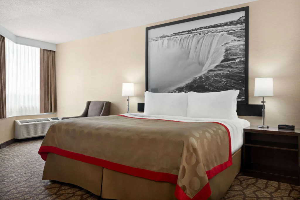 Ramada by Wyndham Niagara Falls Near the Falls - 5