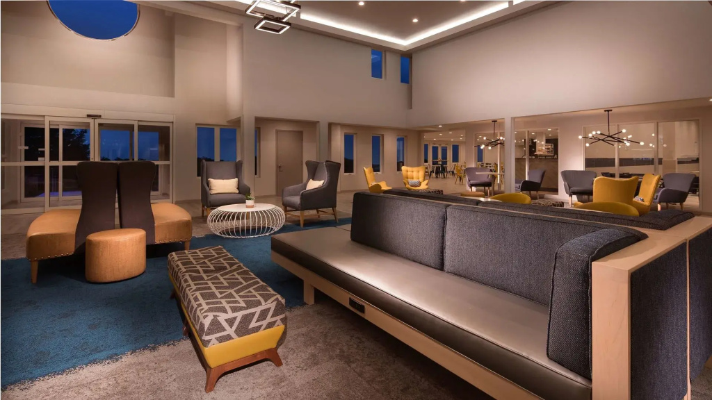 Lobby & Reception