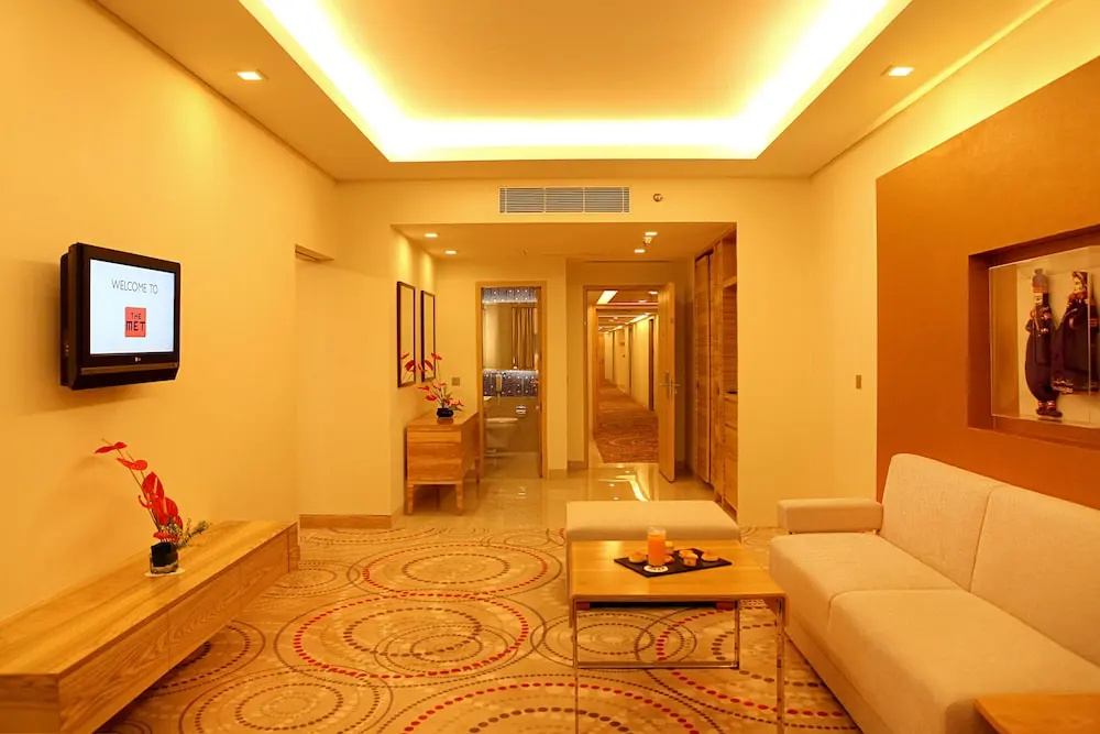 Double Suite (full double bed) (bed type is subject to availability)