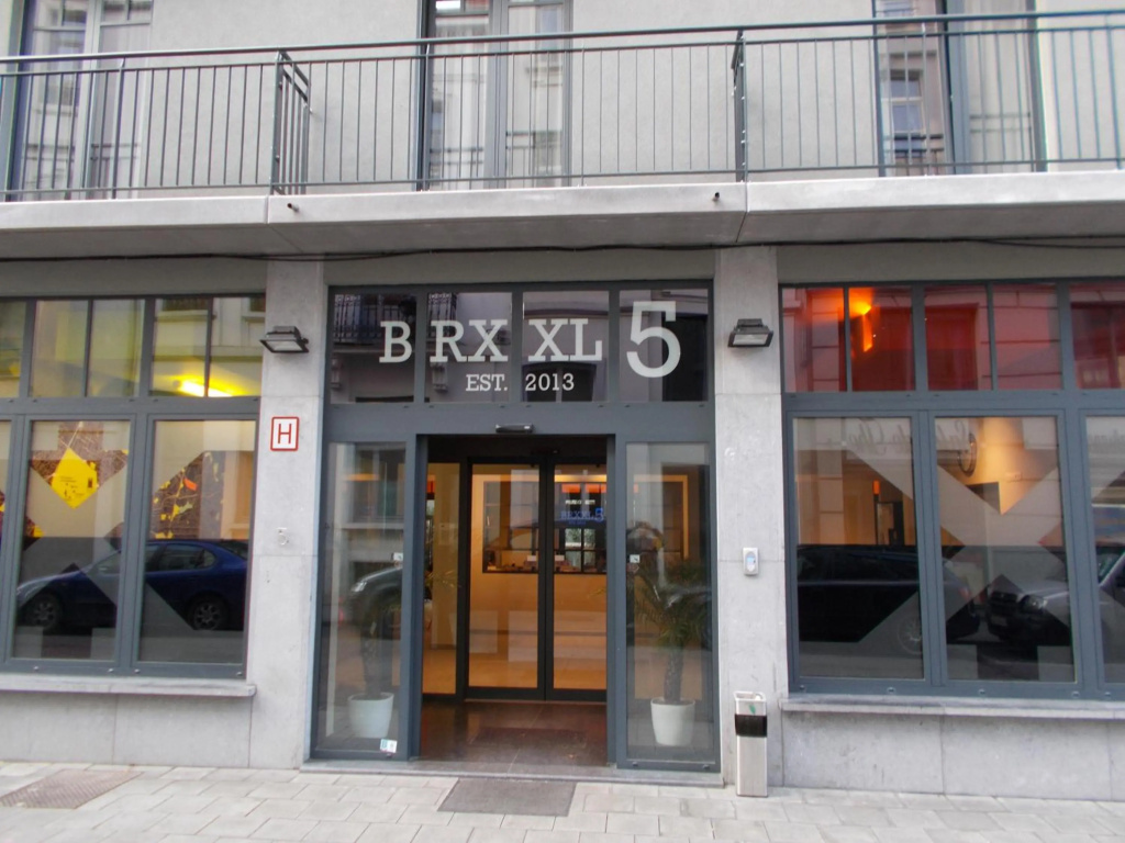 BRXXXL5 - Hostel