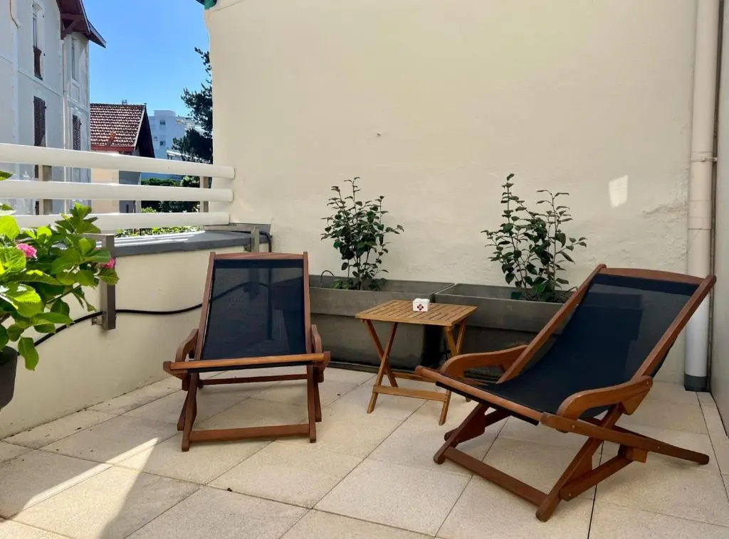 120m2 Avec Deux Terrasses Ensoleillees a Biarritz