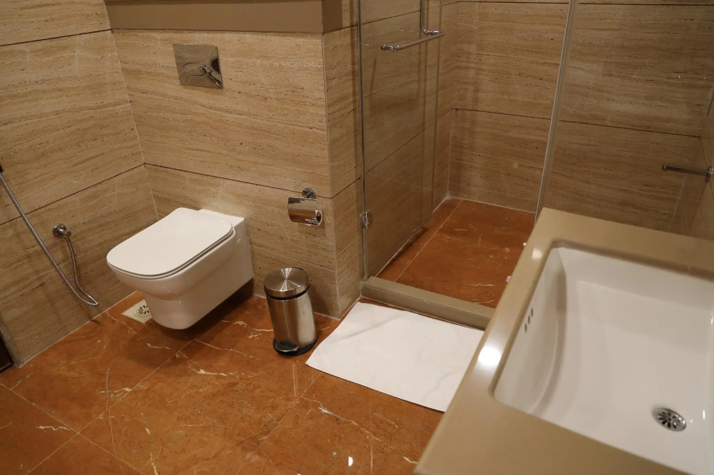 Double Suite (full double bed)