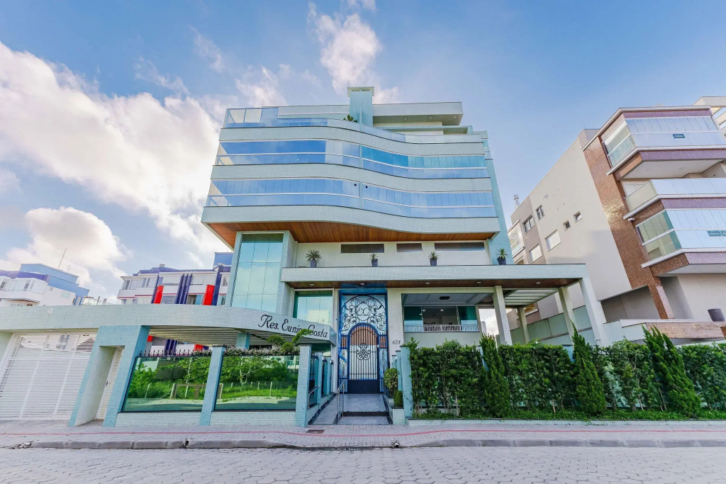 Cobertura Duplex de Luxo com Vista Mar e Jacuzzi Privativa