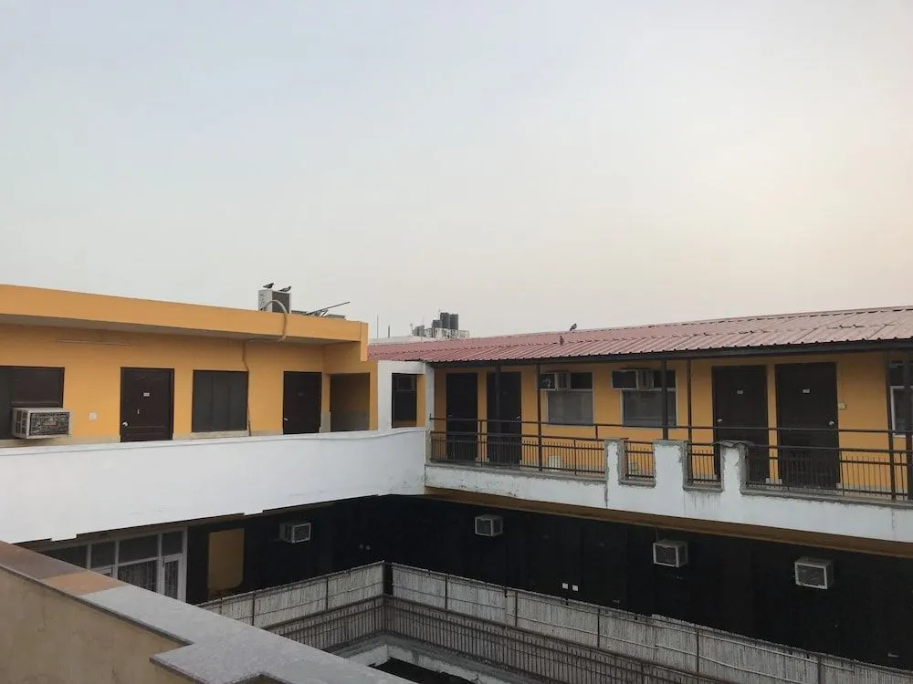 Oyo 27864 Hotel Samrat