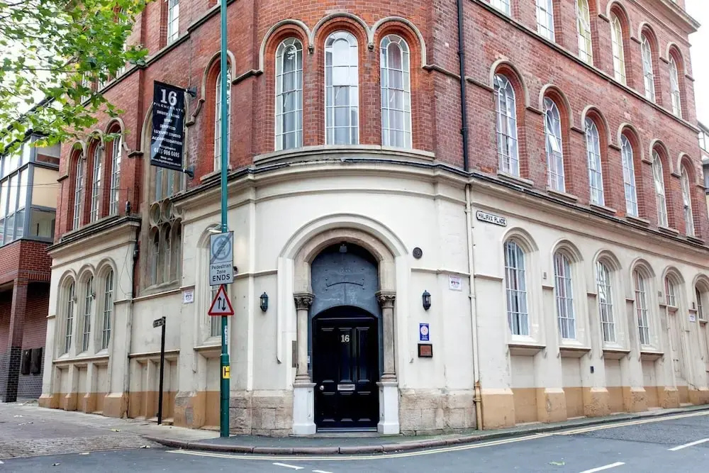 Comfortable And Spacious City Centre Studio Apartment