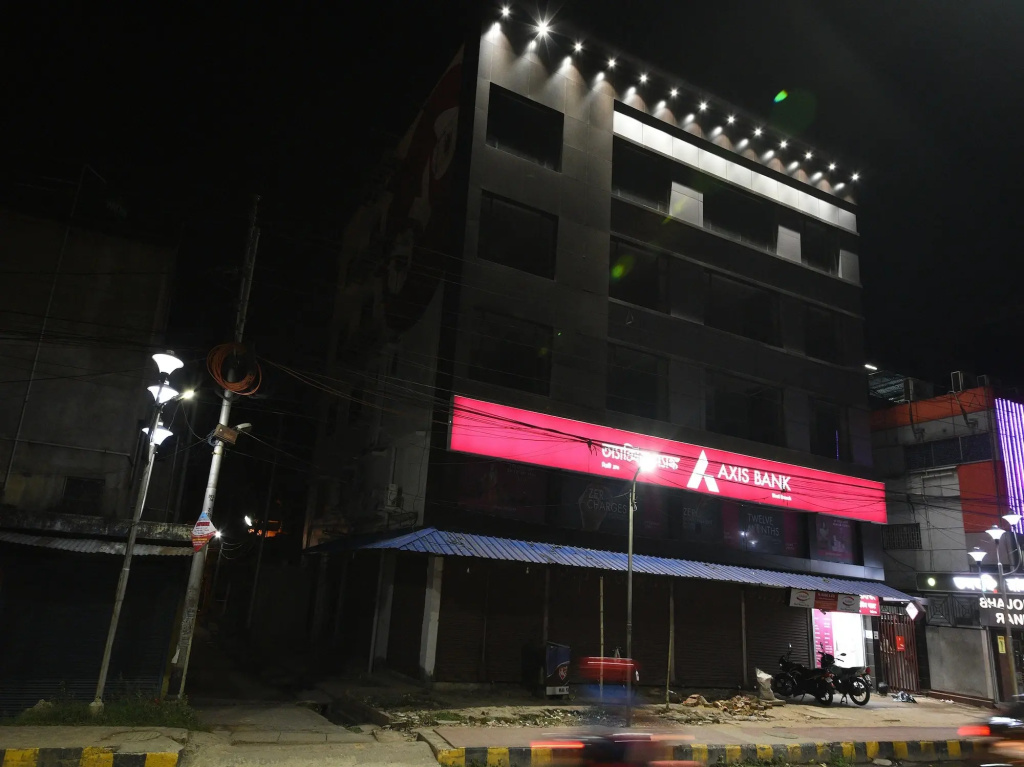 OYO Flagship 630 VIP Road