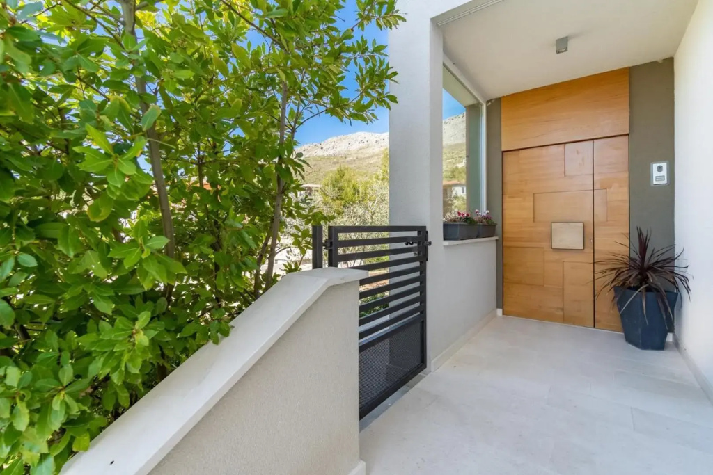 New - Villa Nina with private 32 sqm heated pool, 5 bedrooms, fun zone, 850m from the beach
