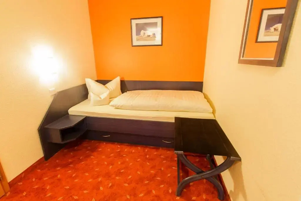Standard Triple room with balcony