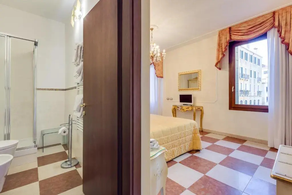 Standard Double room with canal view (full double bed)