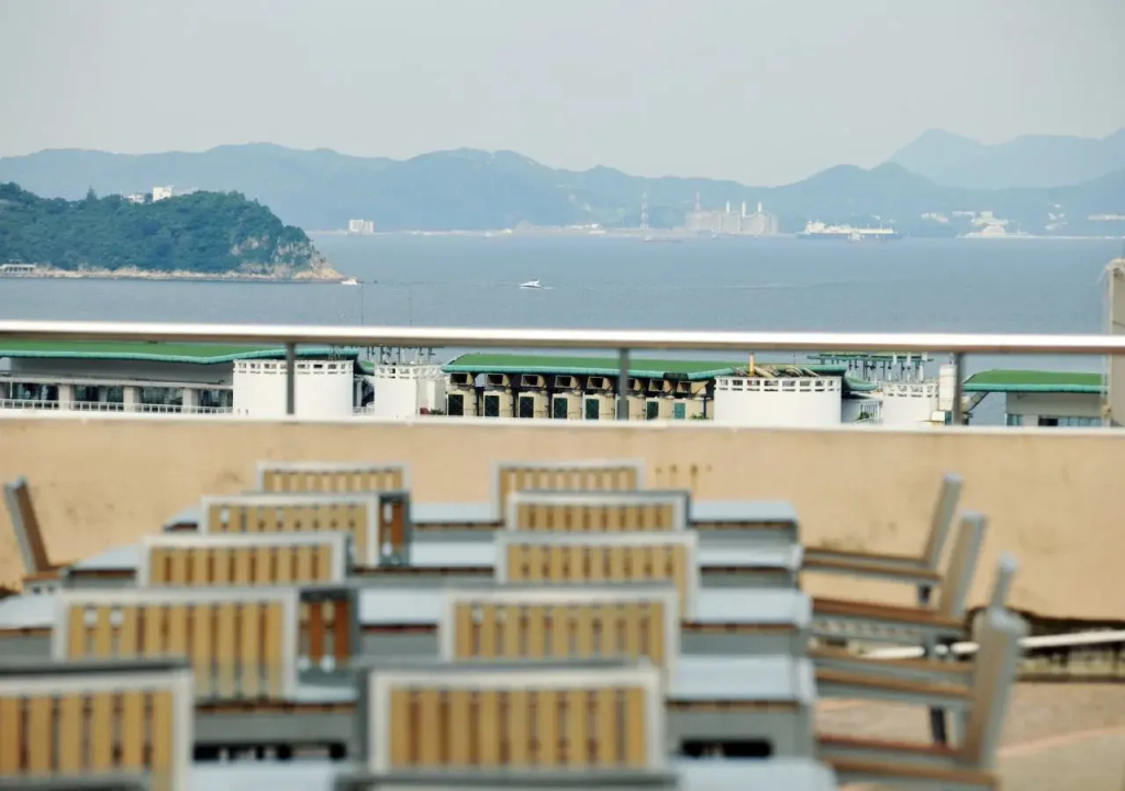 Beach & Waterfront