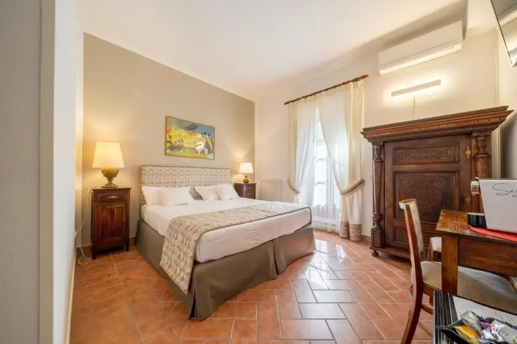 Standard Double room with balcony (full double bed)