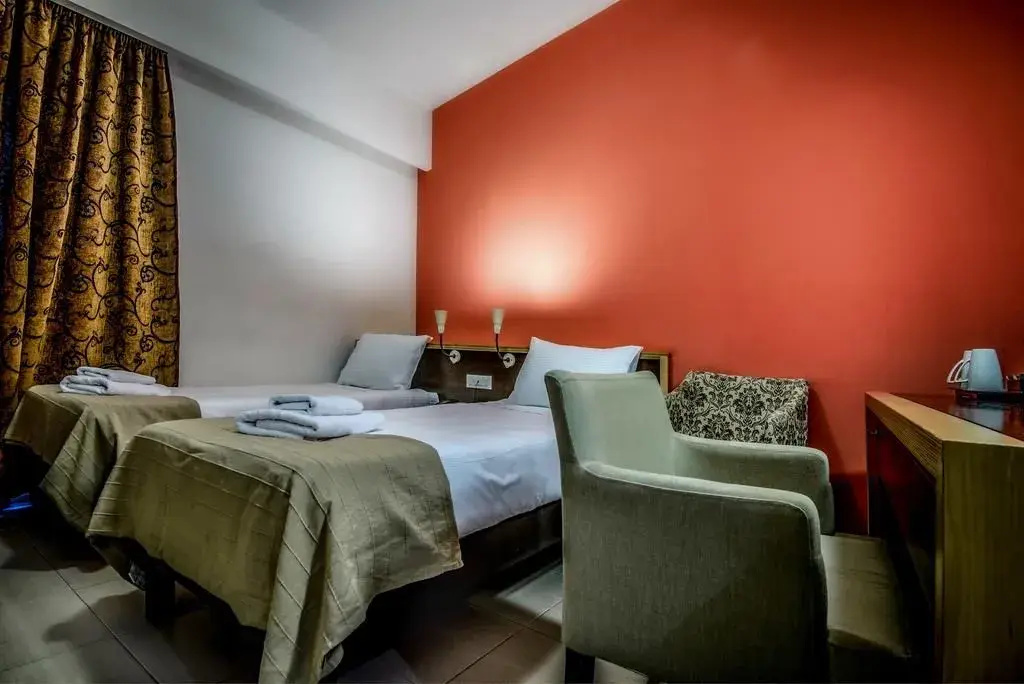 Iraklion Hotel — 4