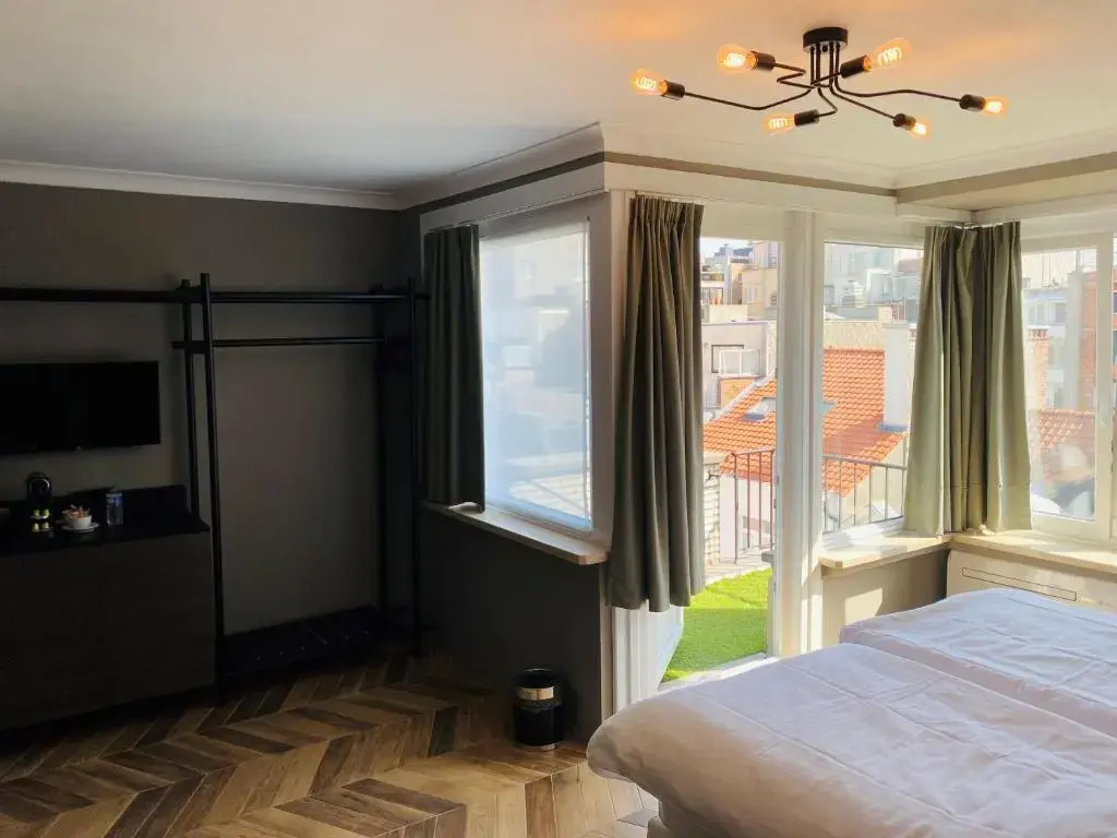 Standard Double room with balcony (full double bed)