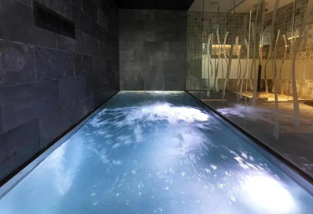 Double Suite full double bed