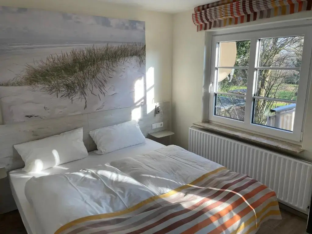 Standard Double room with balcony (full double bed)