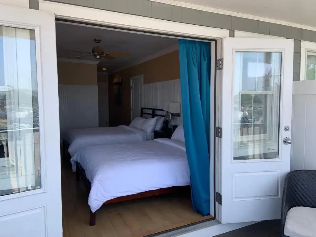 Deluxe Double room with balcony and with sea view (full double bed)
