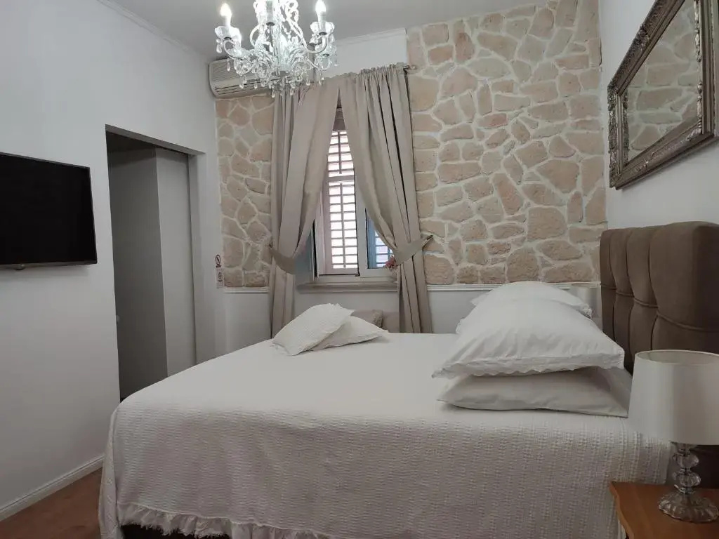 Deluxe Studio