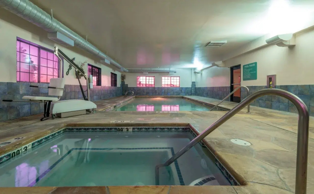 Holiday Inn Express Hotel & Suites Raton by IHG - фото 11