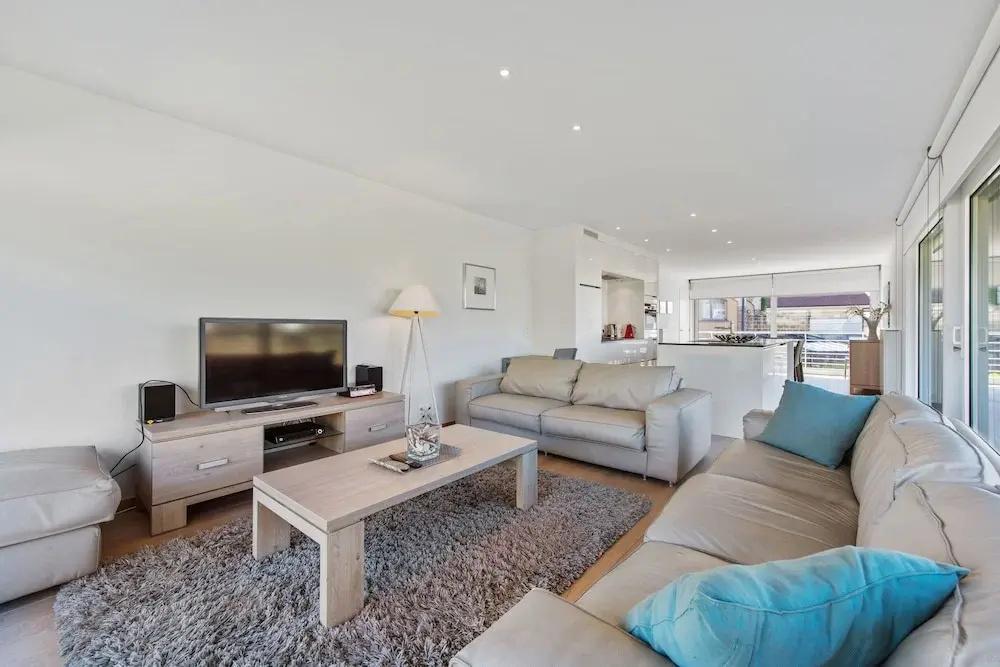4 Bedrooms Apartment with balcony
