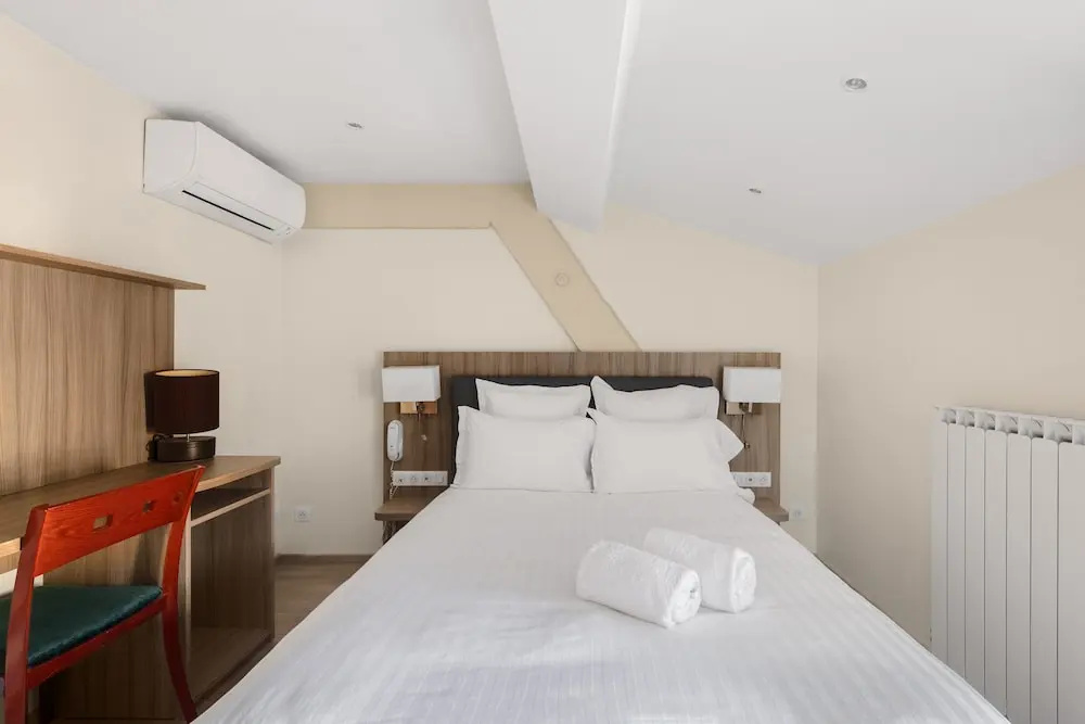 Classic Double room (full double bed)