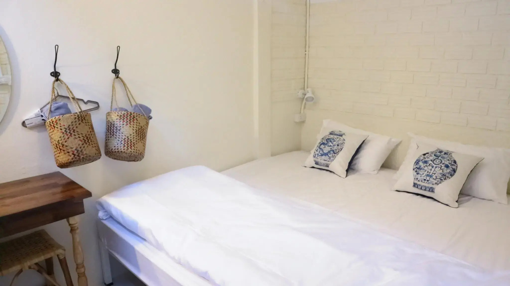 Economy room