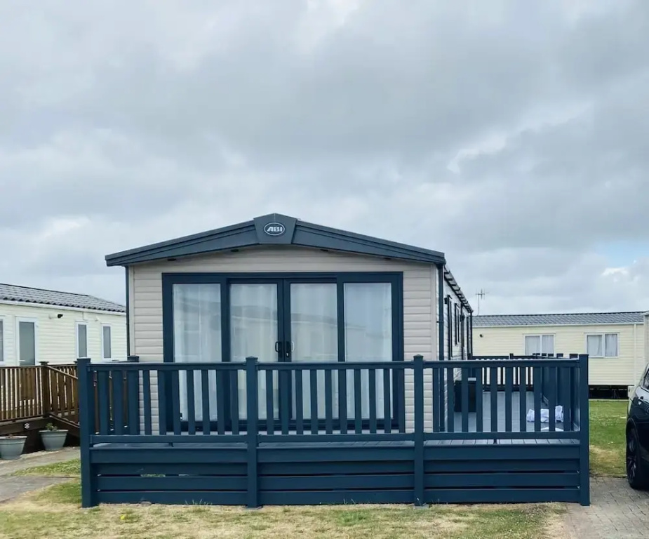 Prime Location 3-bed Chalet in Seal Bay, Selsey