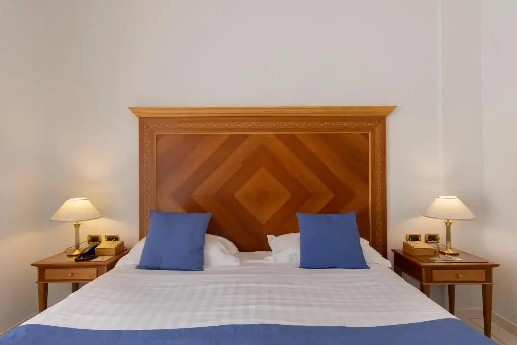 Double room (full double bed)