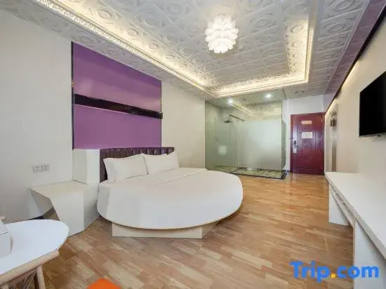 Standard Double room with city view (full double bed)