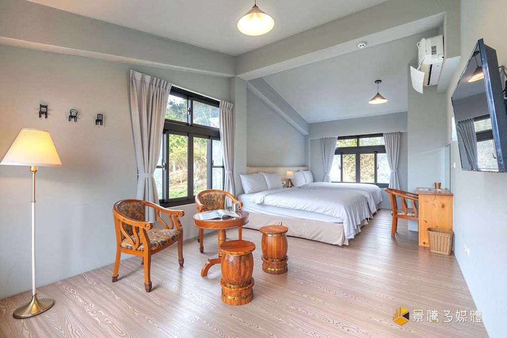 Standard Quadruple room with garden view