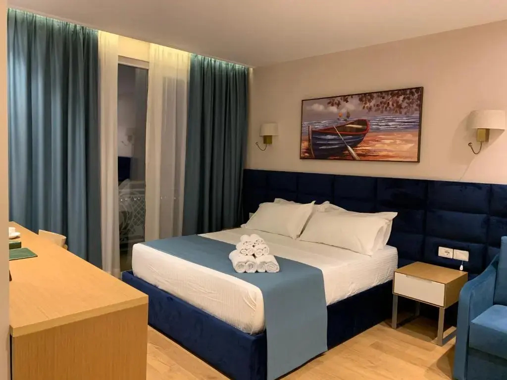 Standard Triple room with view