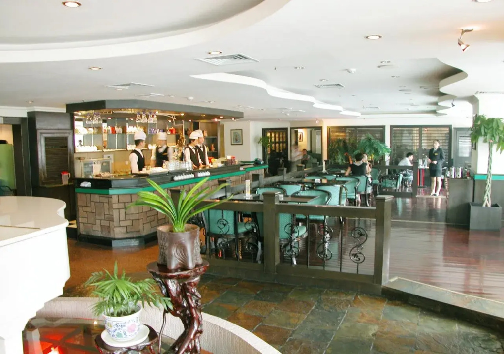 Food & Beverage