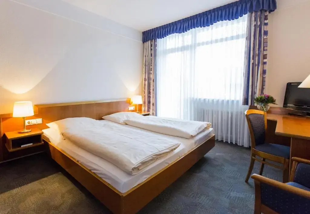 Classic Double room (full double bed)