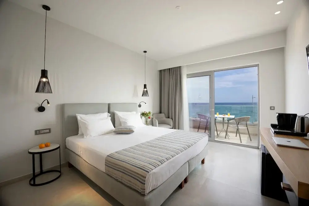 Superior Double room with sea view (full double bed)