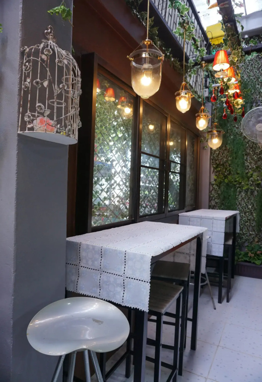 Food & Beverage