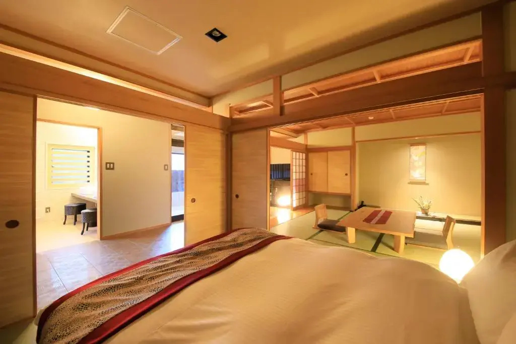 Tatami Area with Half Open-Air Bath Double room (full double bed)