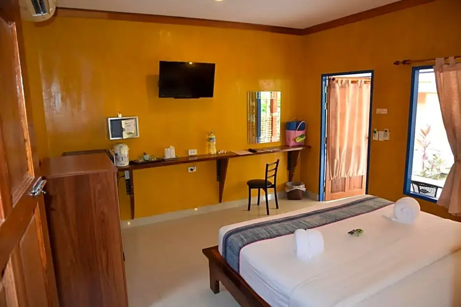 Standard Quadruple room with garden view