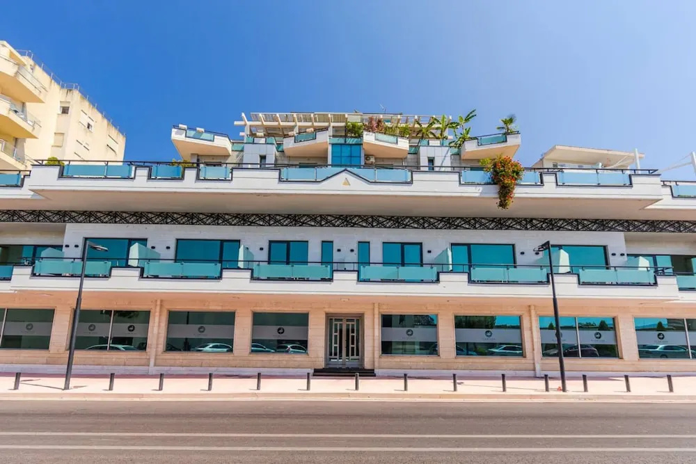 Marina Mirage Apartment Beachfront 2BR
