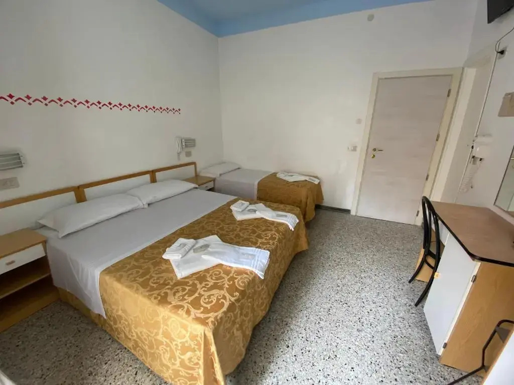 Standard Triple room with balcony