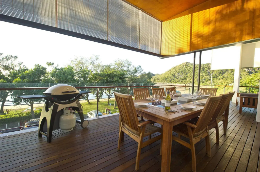 Maggies Beachfront Apartments